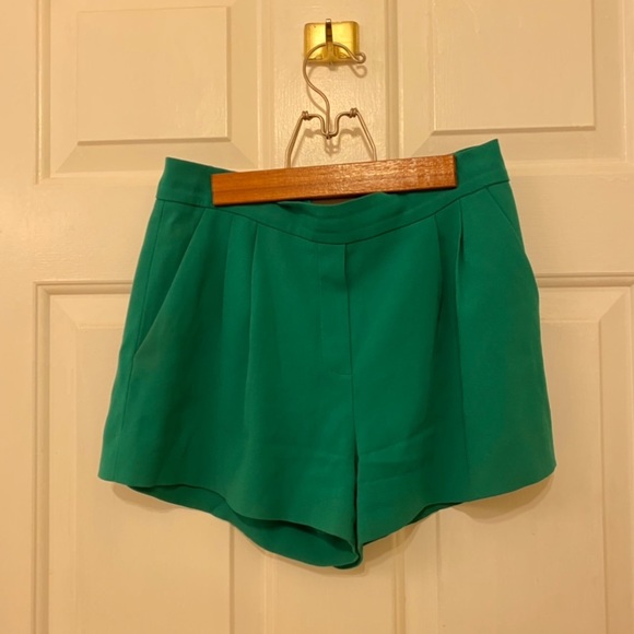 T. Babaton Alvin short in jade green - Picture 4 of 4